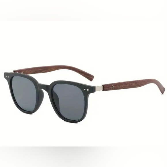 Mens wood grain sun glasses & Matching Case a gray lens with black frames. - Picture 12 of 12